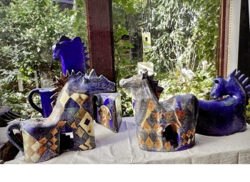 Pferde im Ausstellungsraum